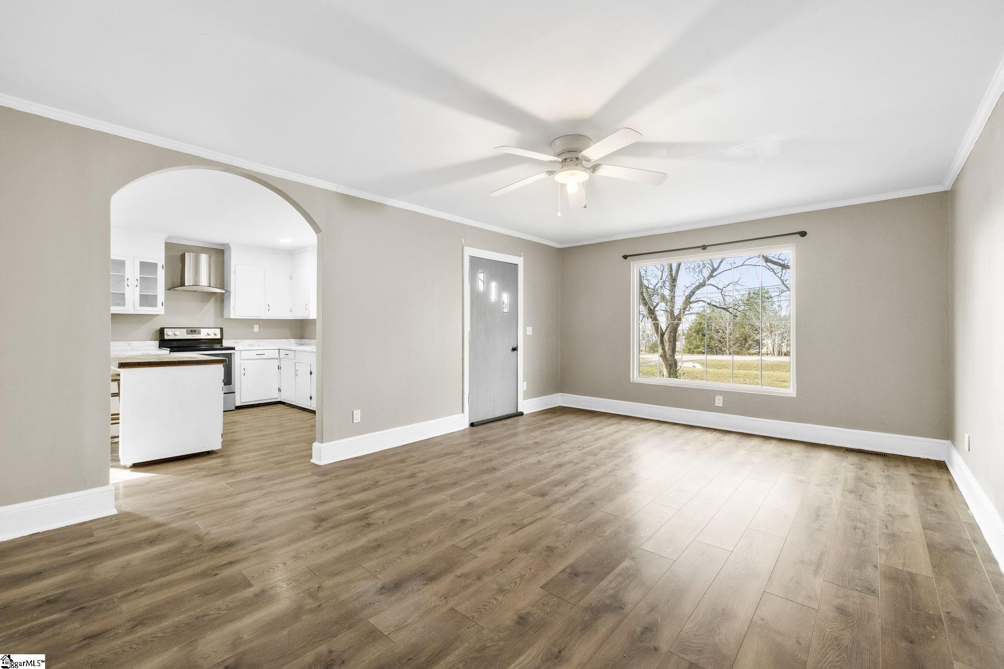 11601 Highway 221 Woodruff, SC 29388 - Photo 4 of 30