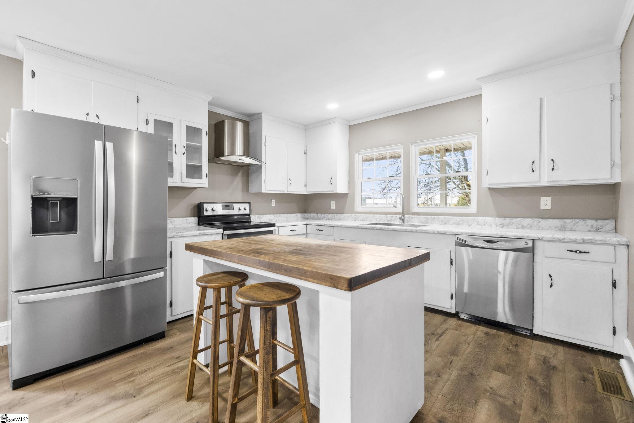 11601 Highway 221 Woodruff, SC 29388 - Photo 5 of 30