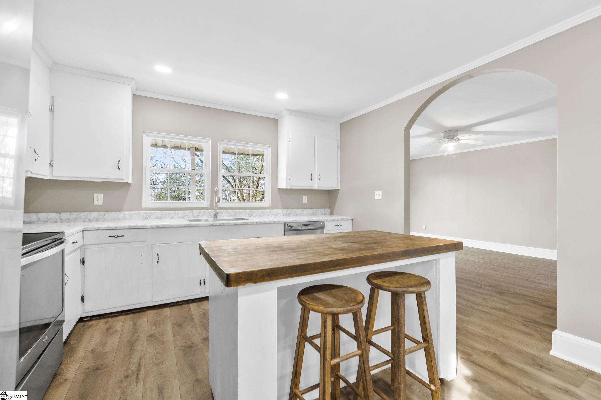 11601 Highway 221 Woodruff, SC 29388 - Photo 6 of 30