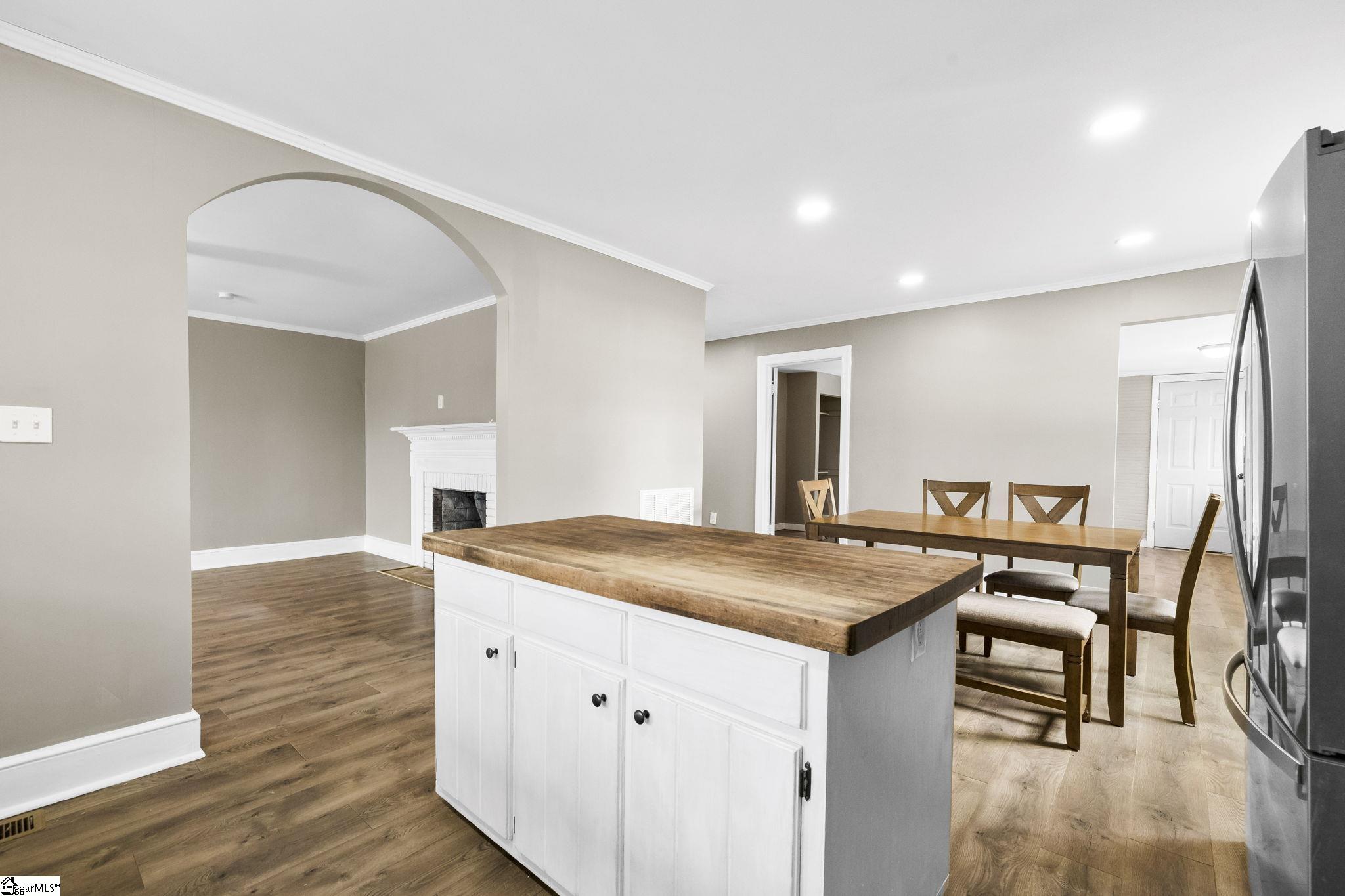 11601 Highway 221 Woodruff, SC 29388 - Photo 7 of 30