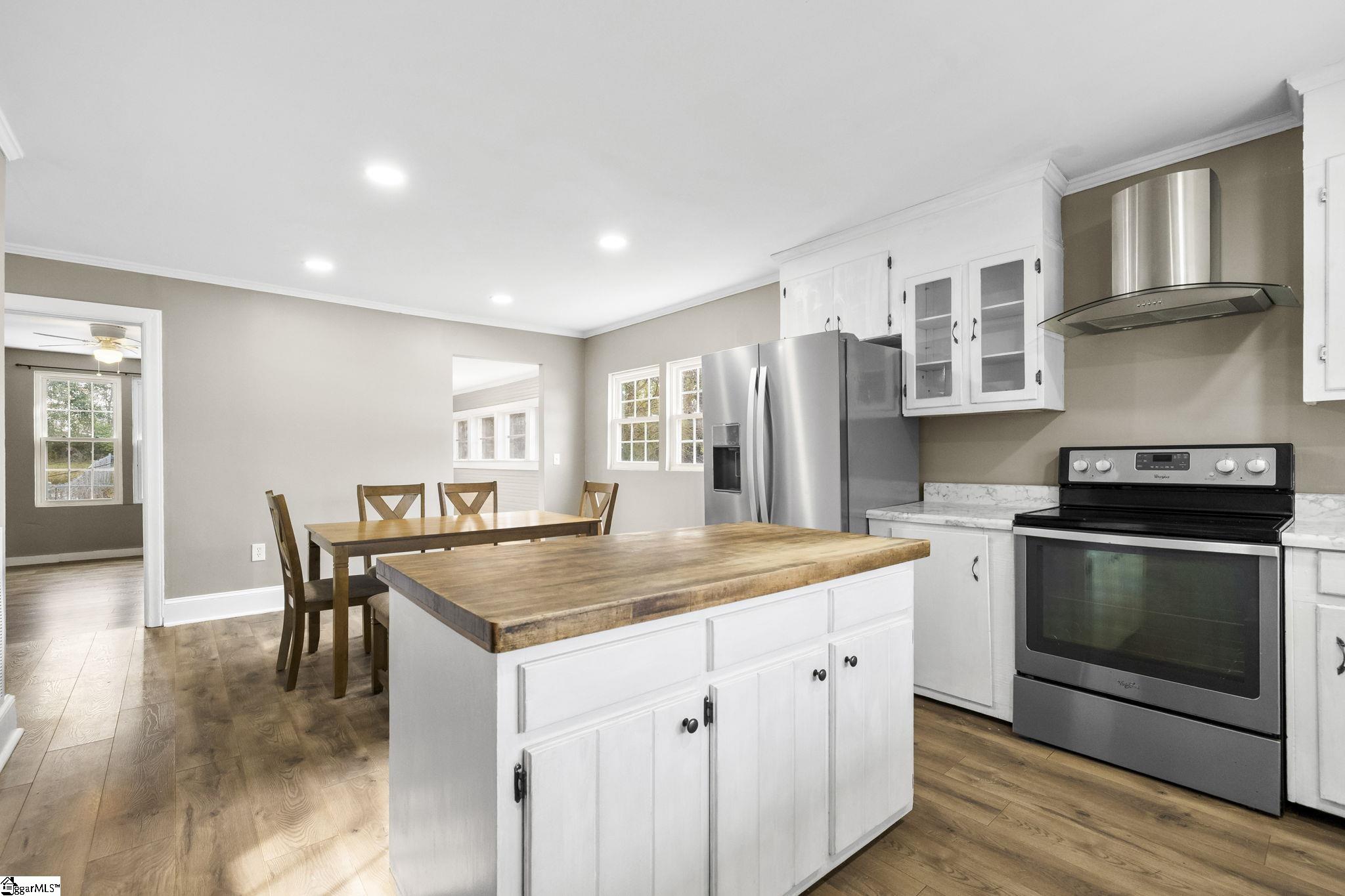 11601 Highway 221 Woodruff, SC 29388 - Photo 8 of 30