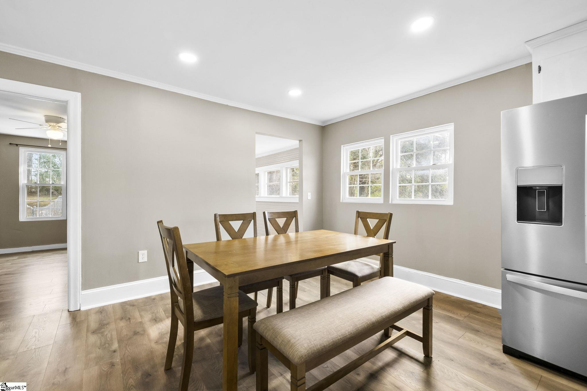 11601 Highway 221 Woodruff, SC 29388 - Photo 9 of 30