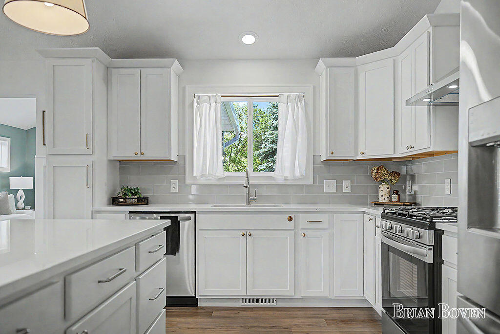 8366 Rose Ridge Drive Rockford, MI 49341 - Photo 8 of 63 2F9A0835