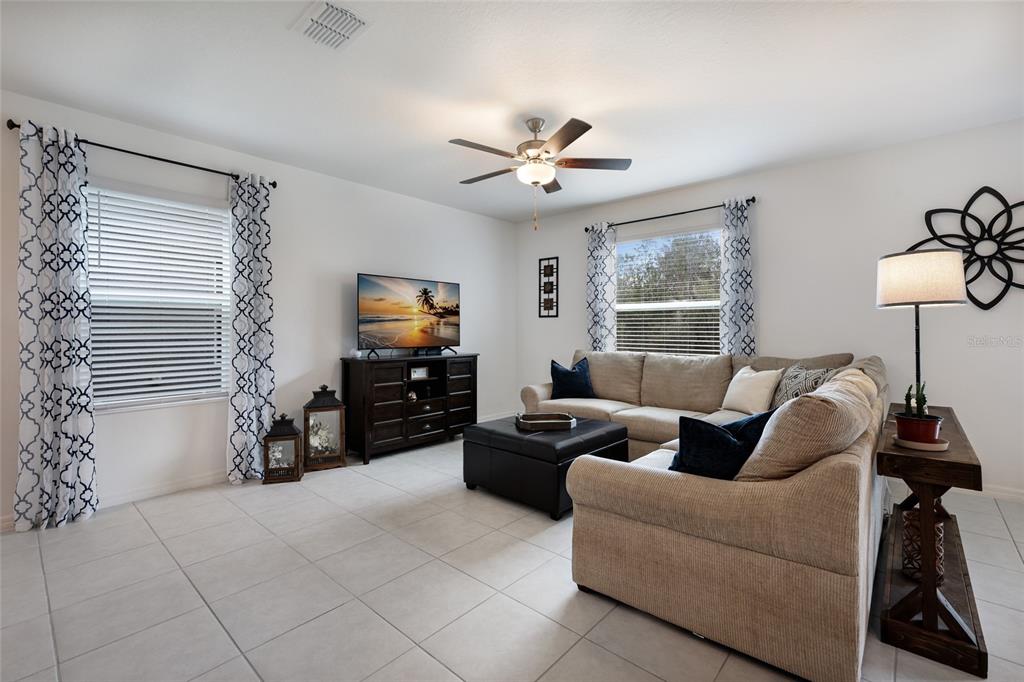 5552 Blue Azure Drive Wimauma, FL 33598 - Photo 7 of 63