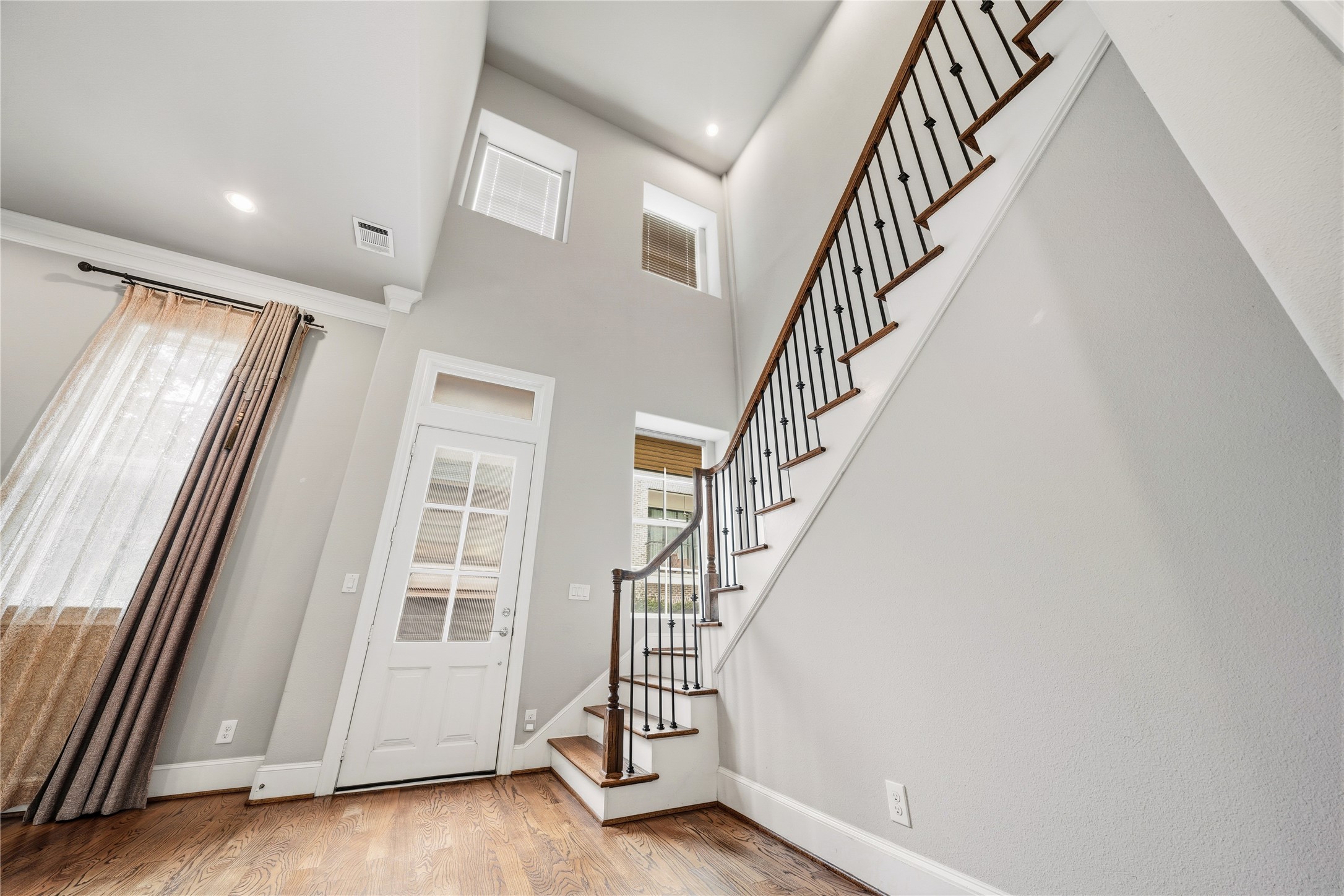10902 Grove Tree Lane Houston, TX 77043 - Photo 12 of 36