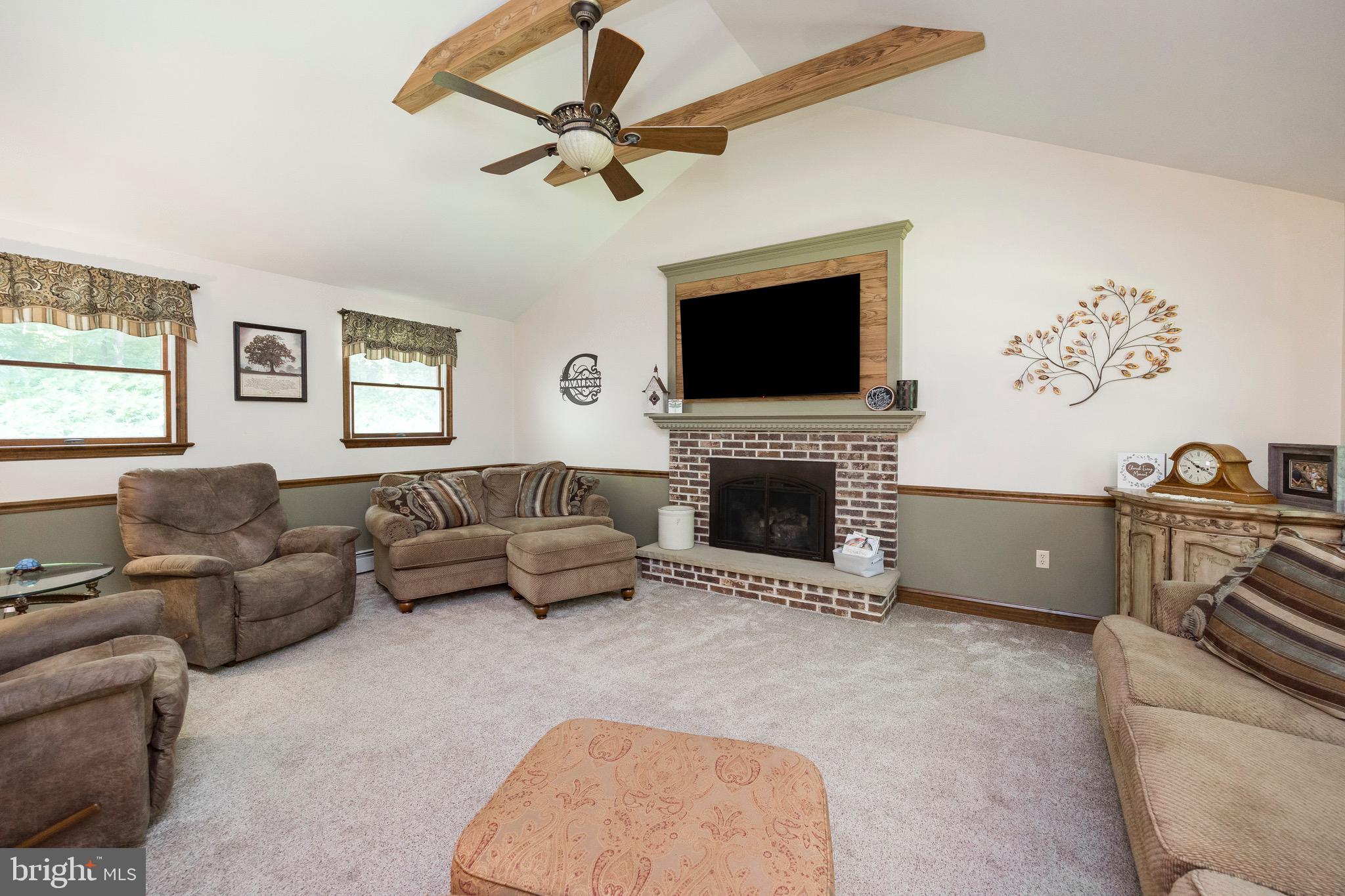 521 Franklin Road Bechtelsville, PA 19505 - Photo 10 of 49 Family/Living Room