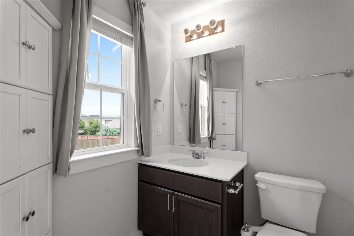 321 Buffalo View Lane Georgetown, TX 78628 - Photo 18 of 29 En-suite Bath #2