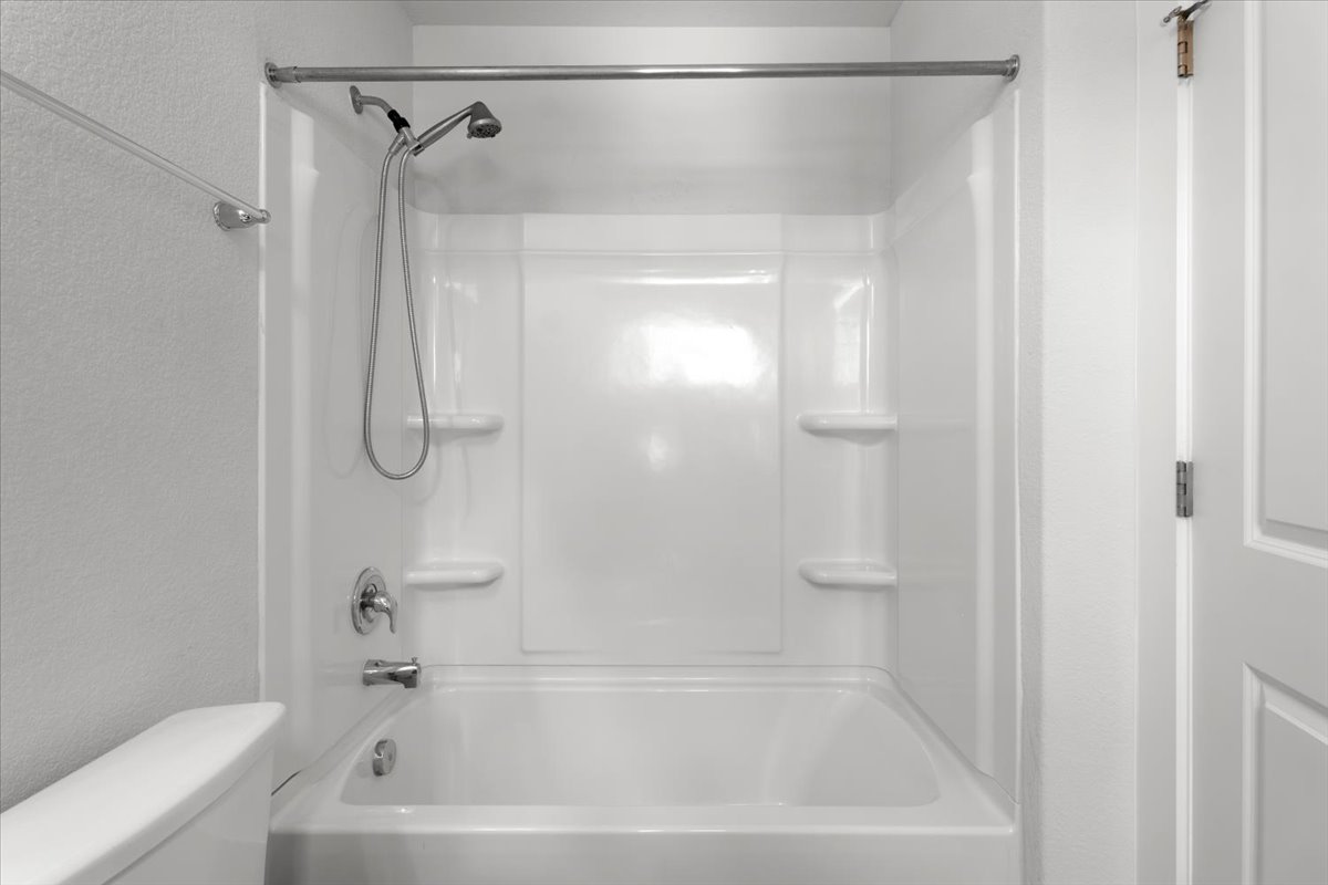 321 Buffalo View Lane Georgetown, TX 78628 - Photo 19 of 29 En-suite Bath #2 with tub and shower combination