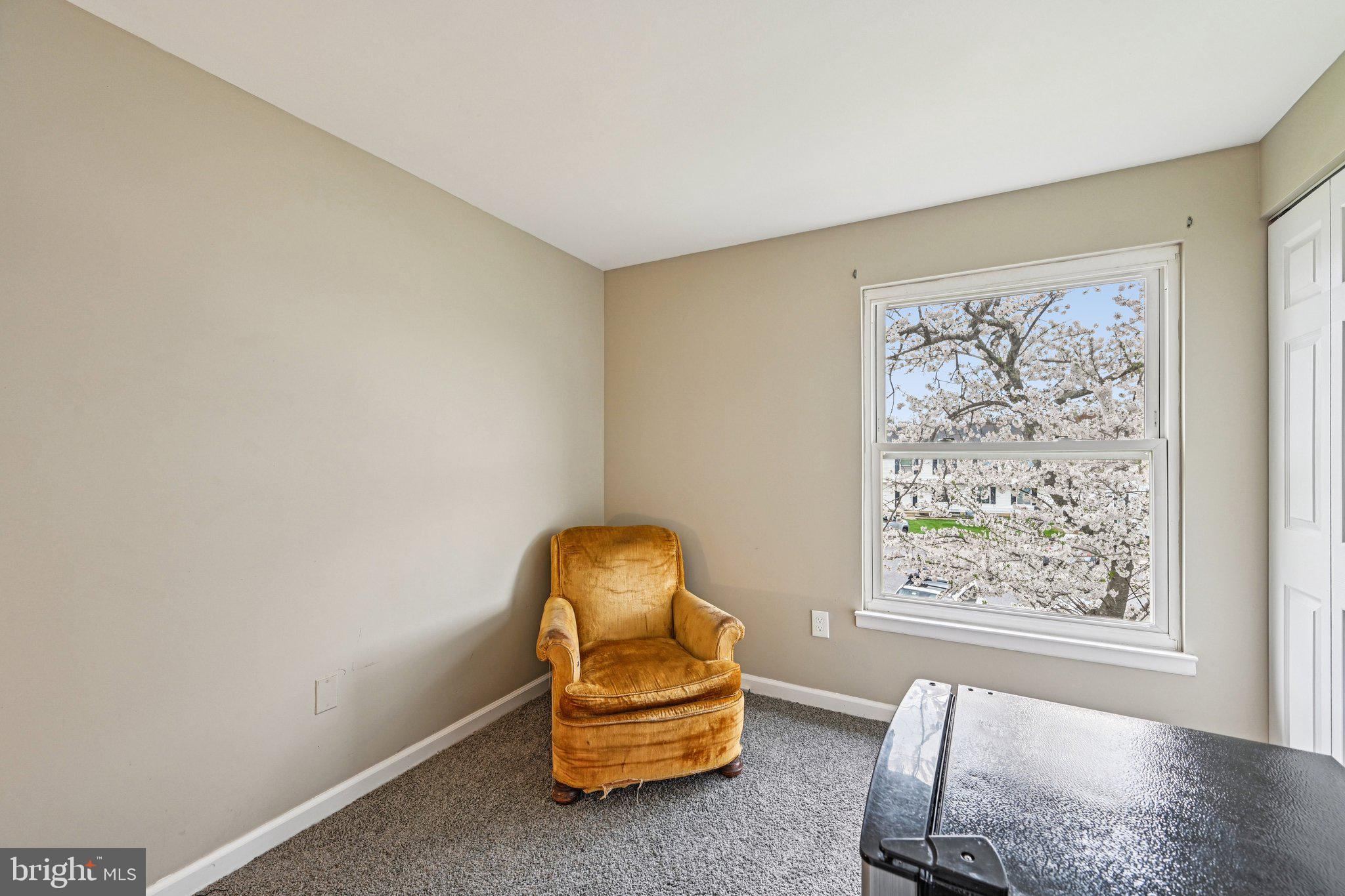 32 Coliston Road, Unit B Reisterstown, MD 21136 - Photo 20 of 24 a living room with a couch
