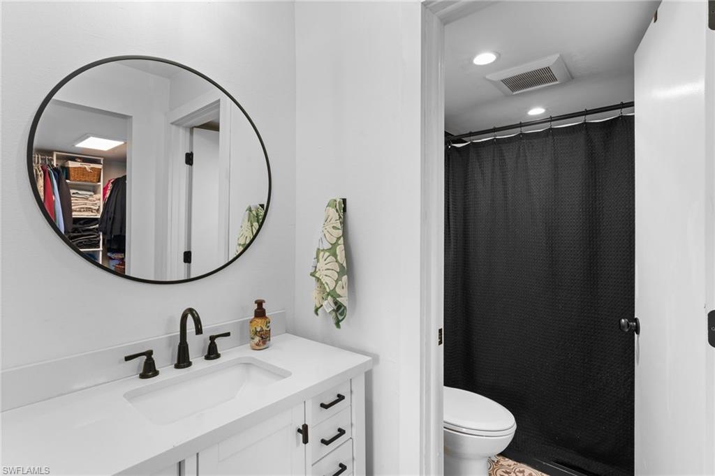 1336 Churchill Circle, Unit K104 Naples, FL 34116 - Photo 25 of 48 Primary Bath