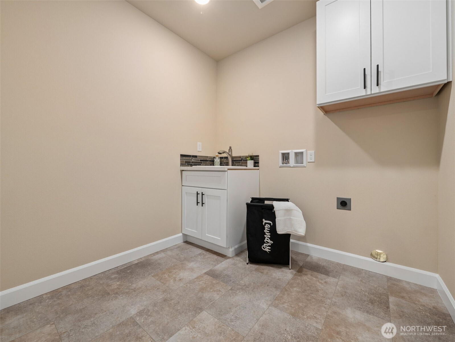 1742 Fieldcrest Place Buckley, WA 98321 - Photo 22 of 27 a view of kitchen and workspace