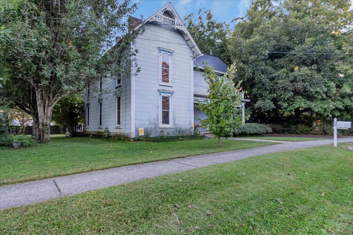 412 East Harp Street Manchester, TN 37355 - Photo 3 of 79 a front view of house with yard and green space