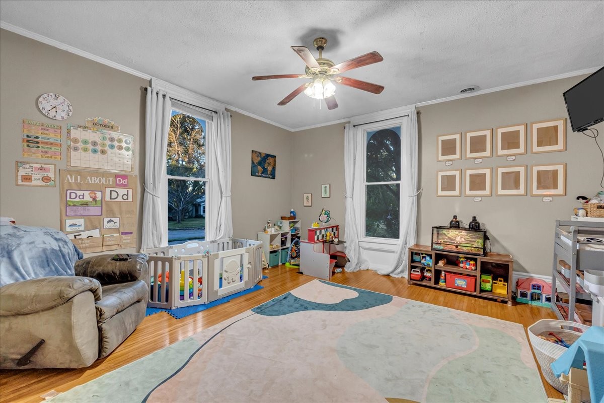 412 East Harp Street Manchester, TN 37355 - Photo 6 of 79 a living room with furniture and a window