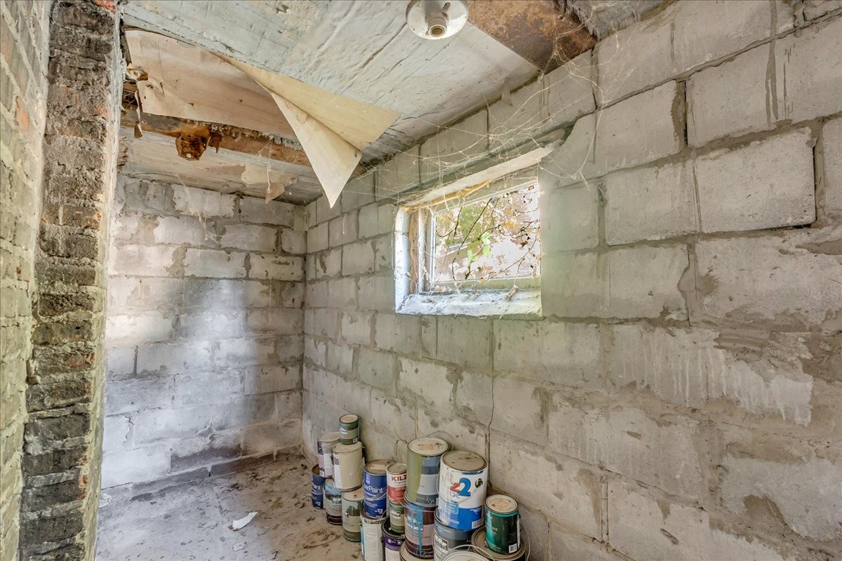 412 East Harp Street Manchester, TN 37355 - Photo 73 of 79 a bathroom with a shower
