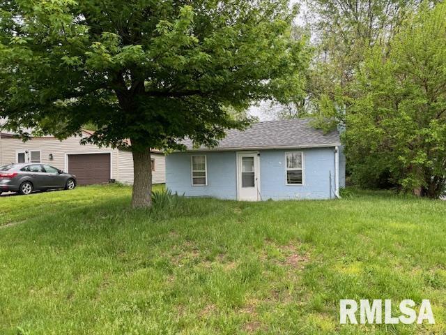 6812 33rd Street Moline, IL 61265 - Photo 17 of 17 a front view of a house with garden