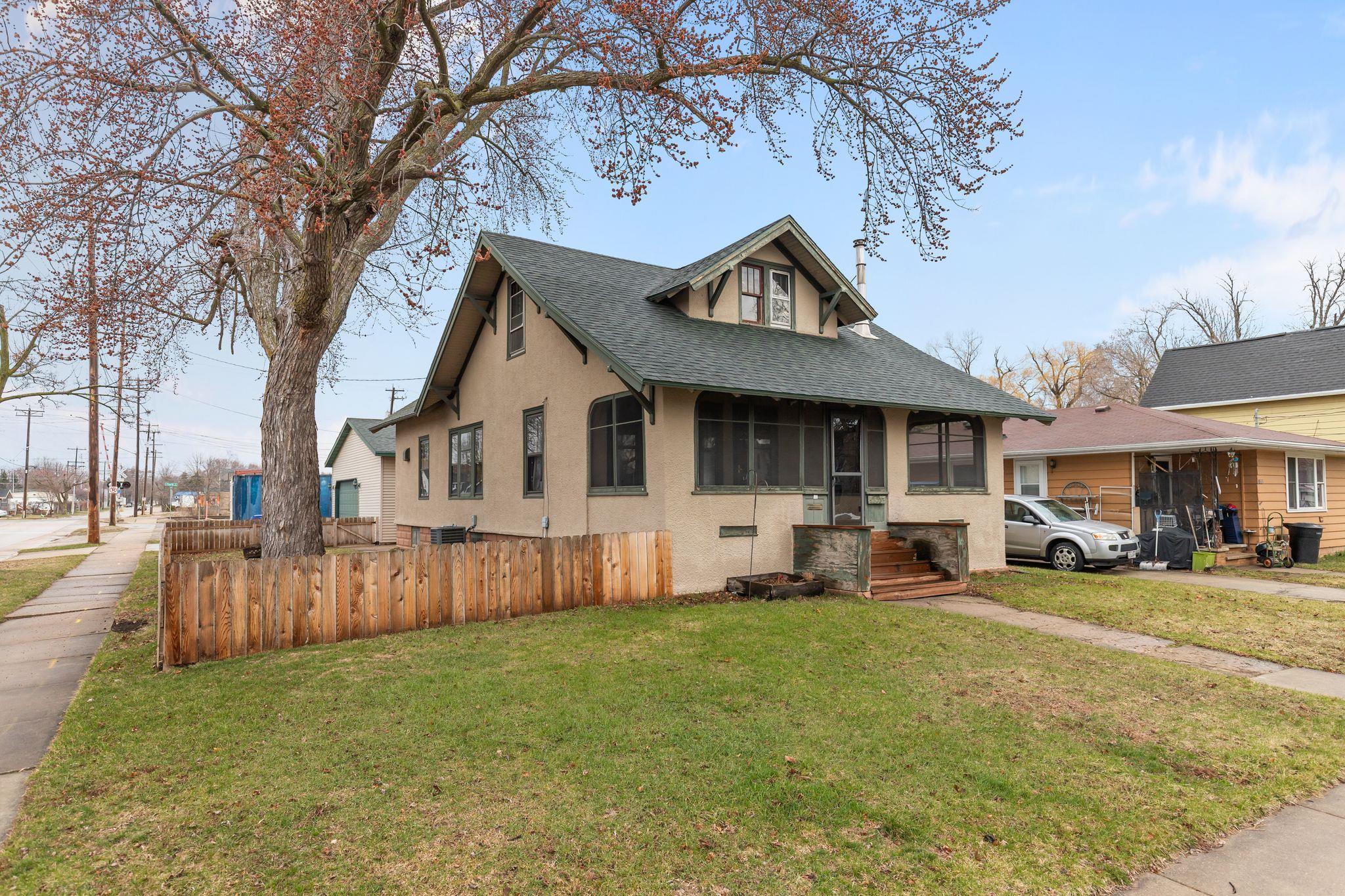 1354 West 2nd Street Appleton, WI 54914 - Photo 1 of 42