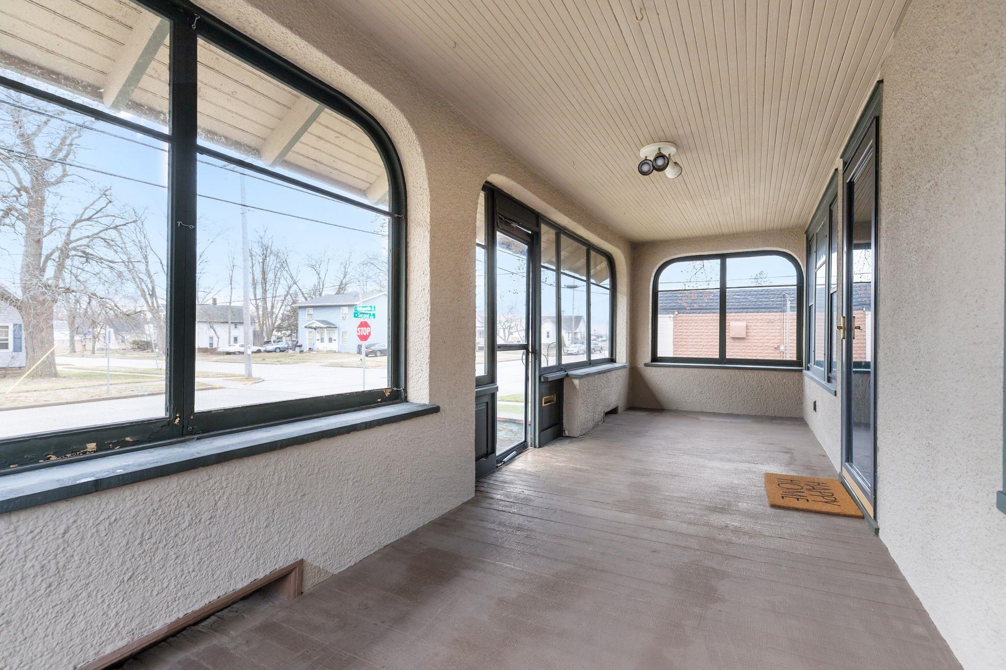 1354 West 2nd Street Appleton, WI 54914 - Photo 4 of 42