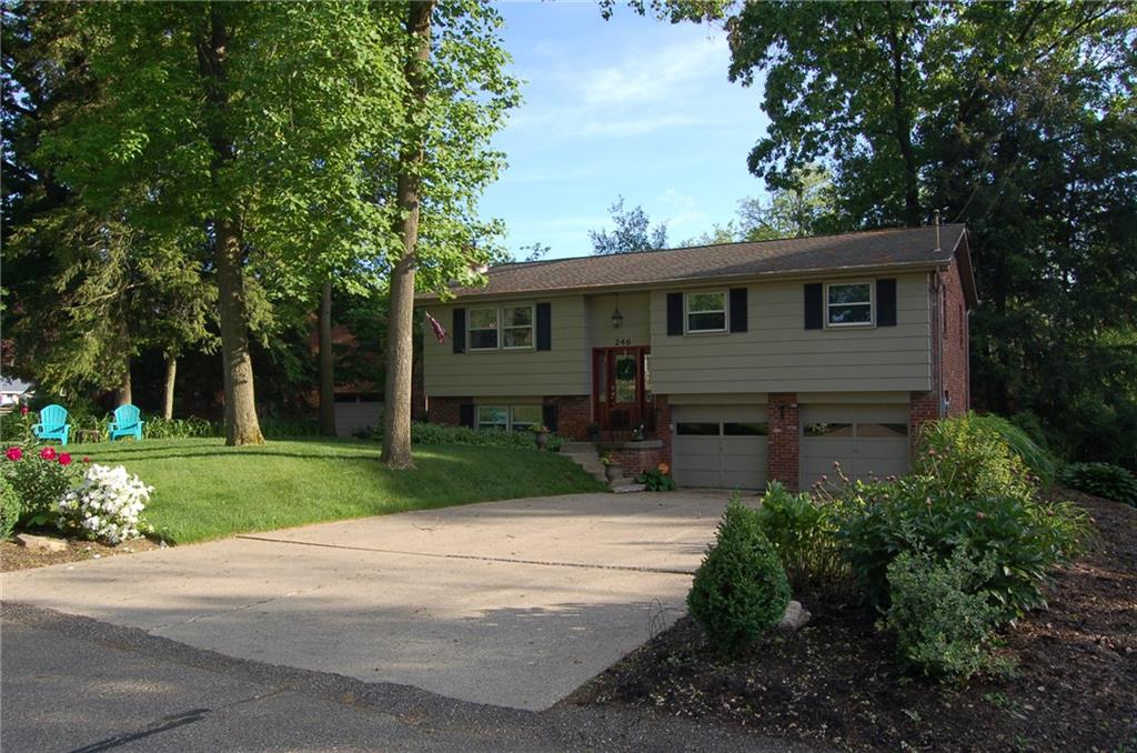246 Lytton Road Coraopolis, PA 15108 - Photo 3 of 25 Gallery Image 3