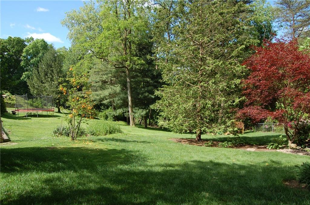 246 Lytton Road Coraopolis, PA 15108 - Photo 5 of 25 Gallery Image 5