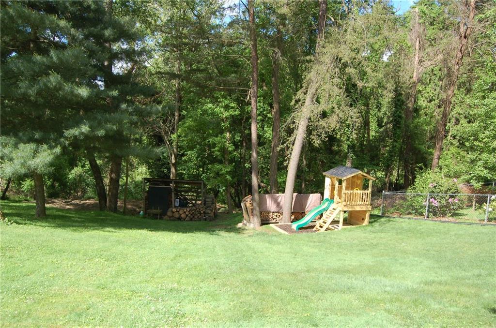 246 Lytton Road Coraopolis, PA 15108 - Photo 6 of 25 Gallery Image 6