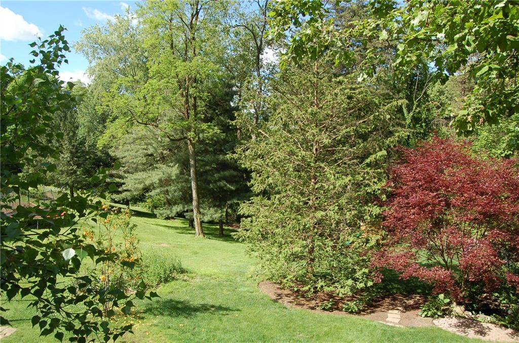 246 Lytton Road Coraopolis, PA 15108 - Photo 8 of 25 Gallery Image 8