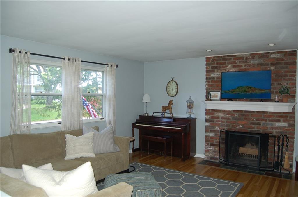 246 Lytton Road Coraopolis, PA 15108 - Photo 9 of 25 Gallery Image 9