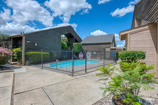 $289,000 | 345 Sylmar Avenue, Clovis, CA 93612