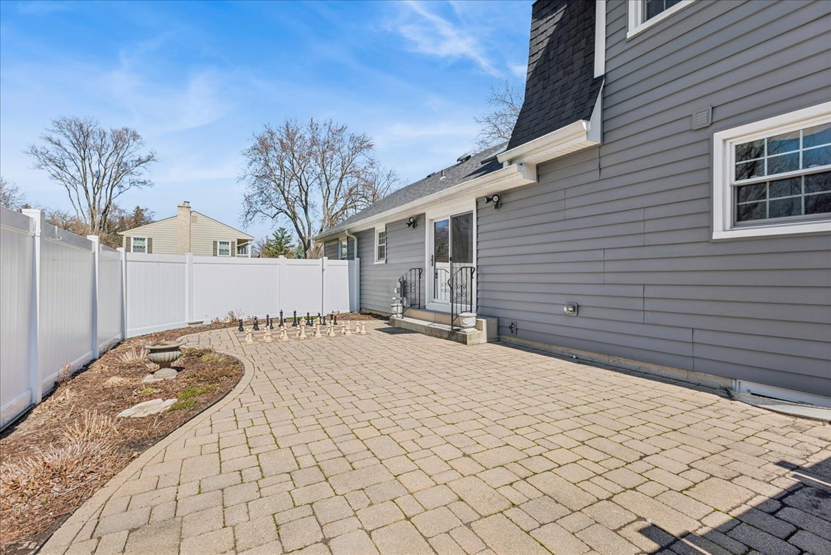 1318 Gamon Road Wheaton, IL 60189 - Photo 30 of 35