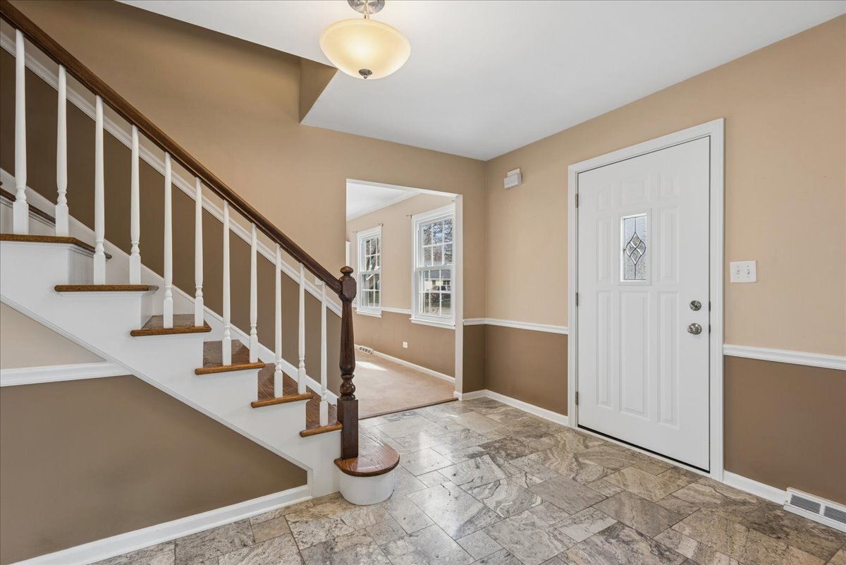 1318 Gamon Road Wheaton, IL 60189 - Photo 6 of 35