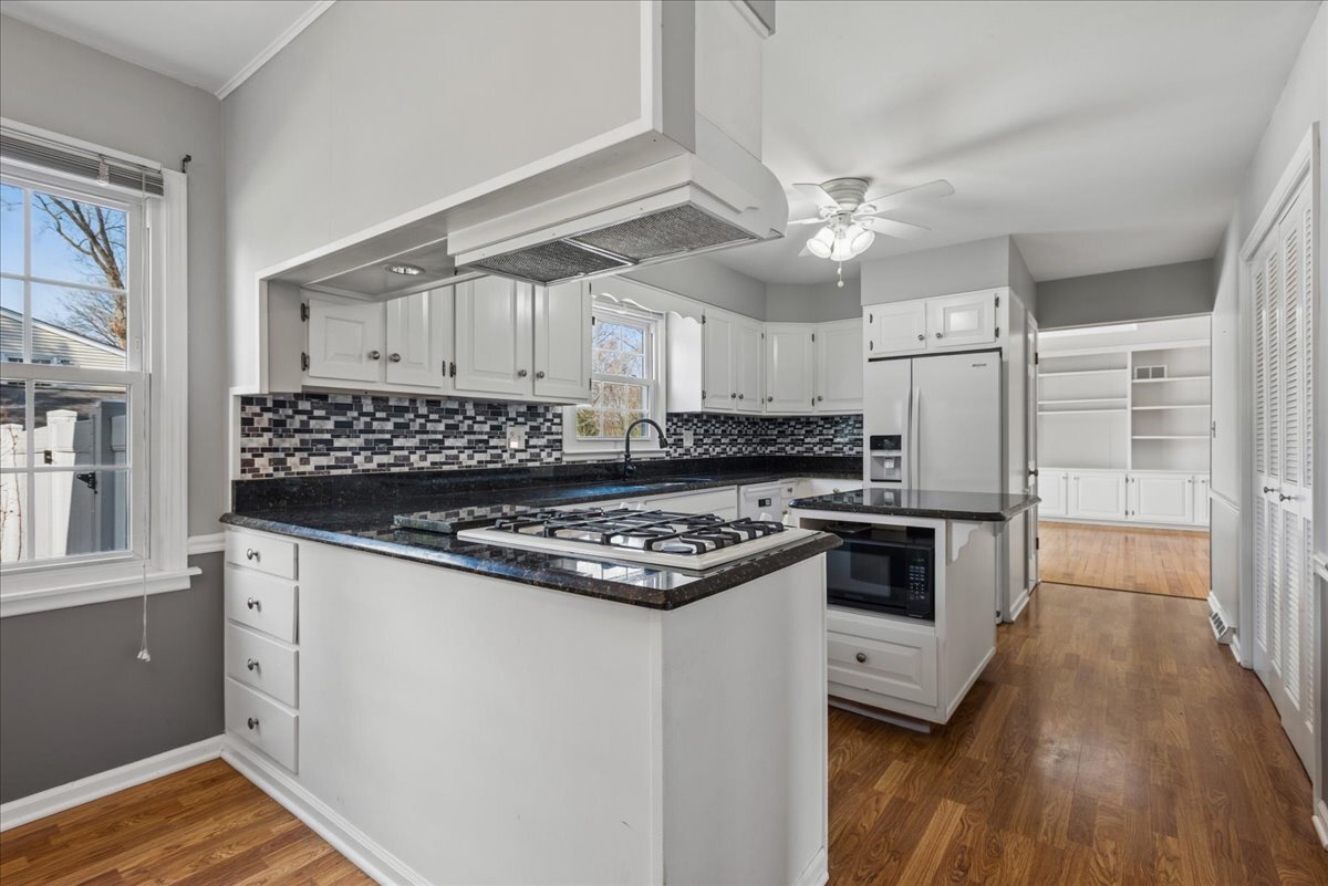 1318 Gamon Road Wheaton, IL 60189 - Photo 8 of 35