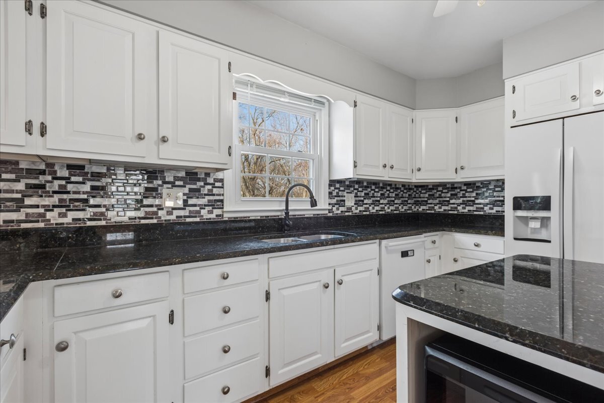 1318 Gamon Road Wheaton, IL 60189 - Photo 9 of 35