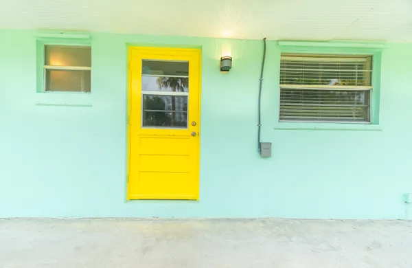 $1,300 | 2566 Northeast Hickory Avenue, Unit A EFFICIENCY, Jensen Beach, FL 34957