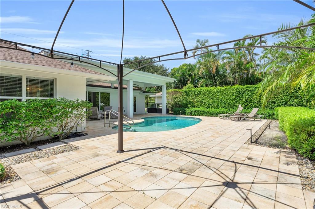 5000 West Boulevard Naples, FL 34103 - Photo 25 of 25 a view of a house with backyard and a garden