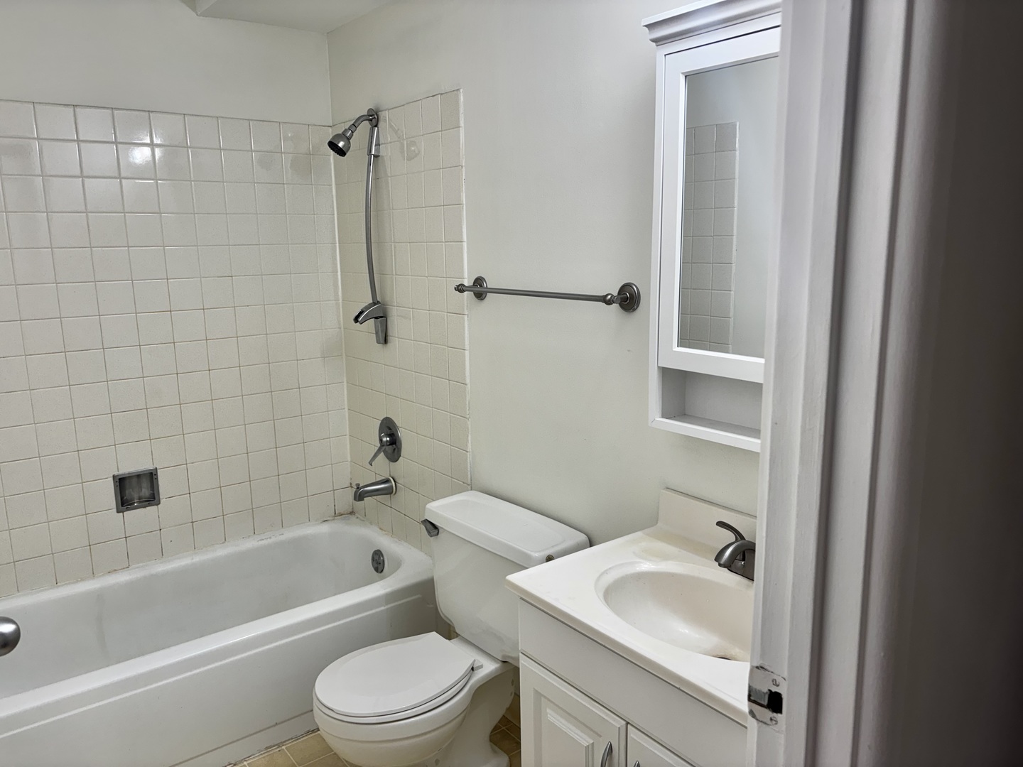 2 Villa Verde Drive, Unit 203 Buffalo Grove, IL 60089 - Photo 11 of 14