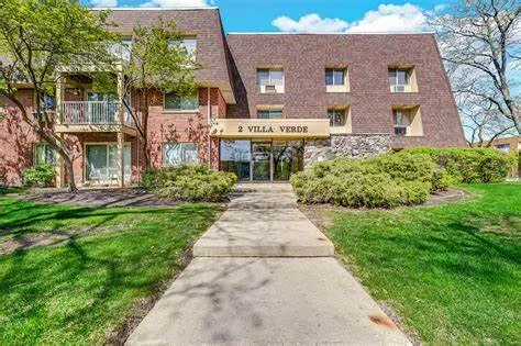 $1,500 | 2 Villa Verde Drive, Unit 203, Buffalo Grove, IL 60089