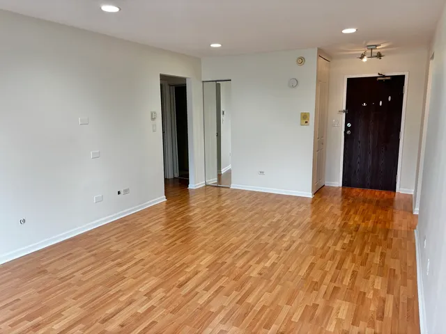 $1,500 | 2 Villa Verde Drive, Unit 203, Buffalo Grove, IL 60089