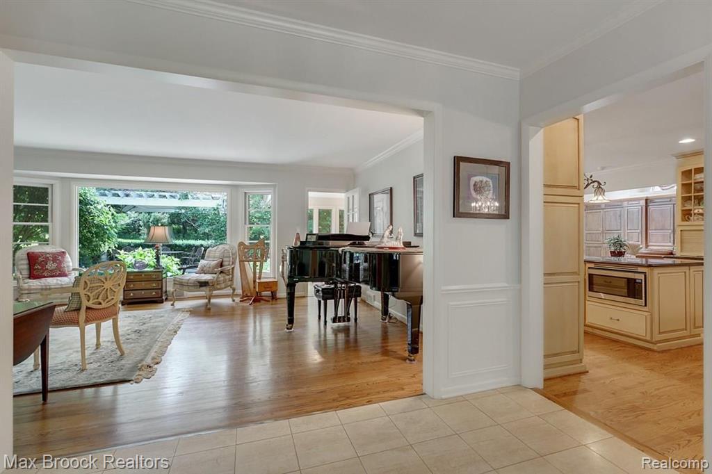 645 Lone Pine Road Bloomfield Hills, MI 48304 - Photo 6 of 34