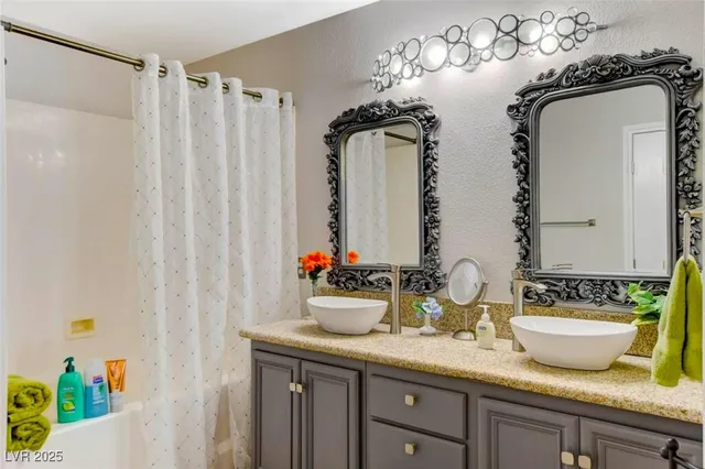 $2,600 | 6524 New Brunswick Avenue, Las Vegas, NV 89110