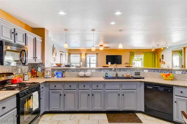 $2,600 | 6524 New Brunswick Avenue, Las Vegas, NV 89110