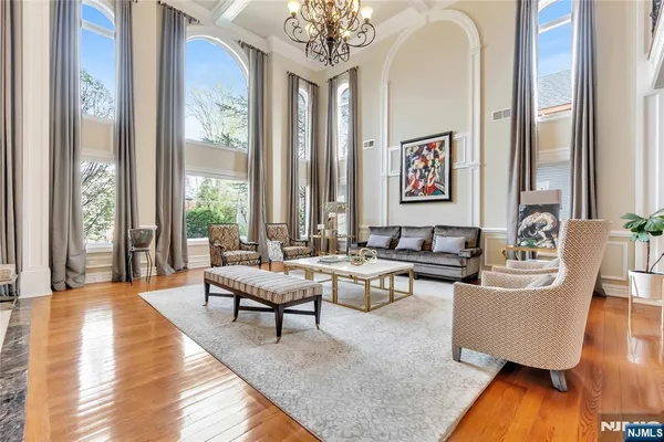 $2,999,888 | 1115 Briar Way, Fort Lee, NJ 07024