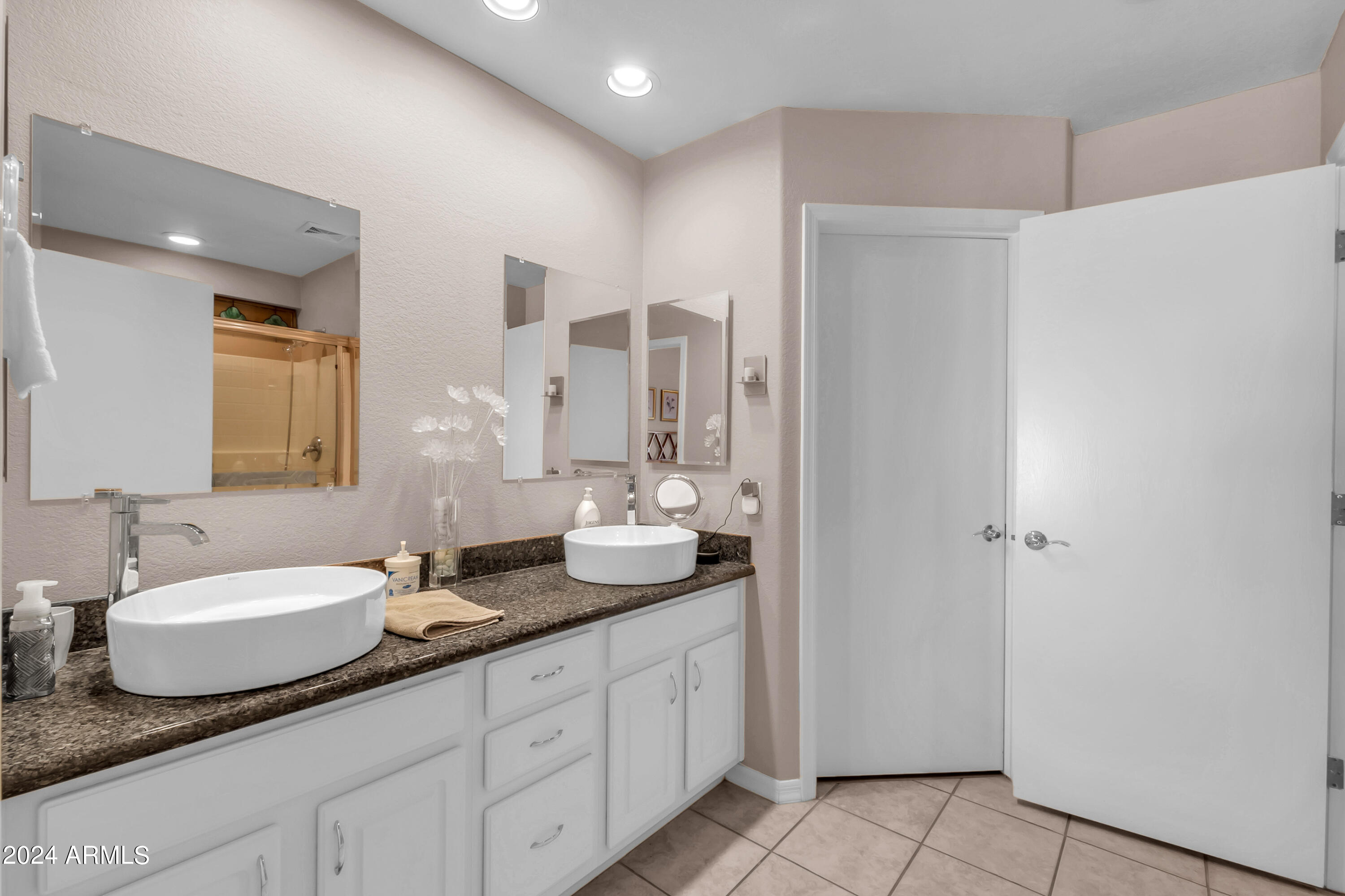 4618 East Walnut Road Gilbert, AZ 85298 - Photo 15 of 42 4618 E Walnut Rd-17