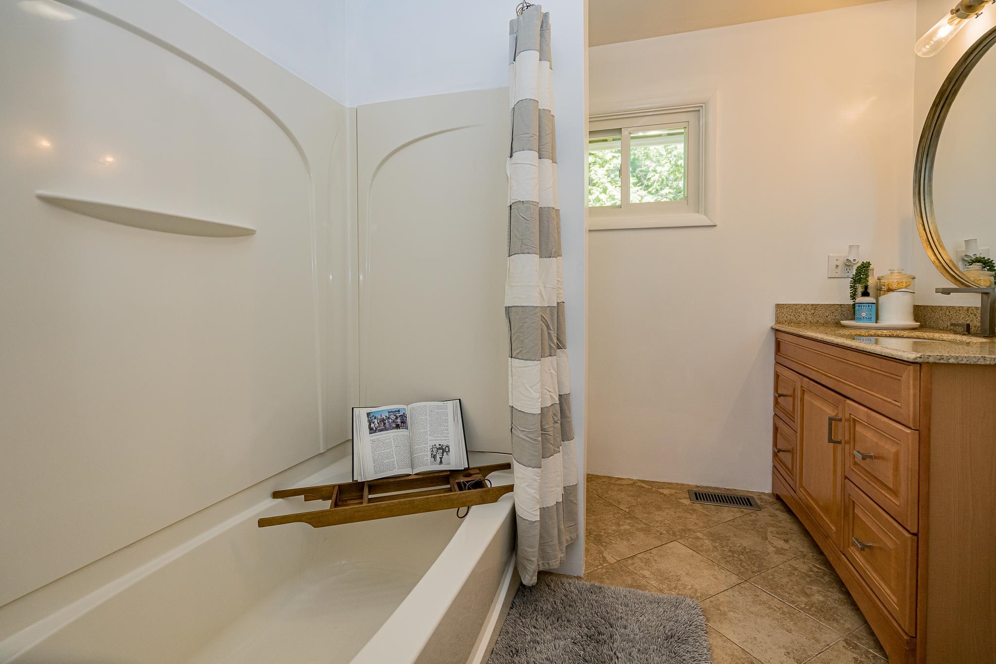 328 Wallace Road Bedford, NH 03110 - Photo 21 of 37