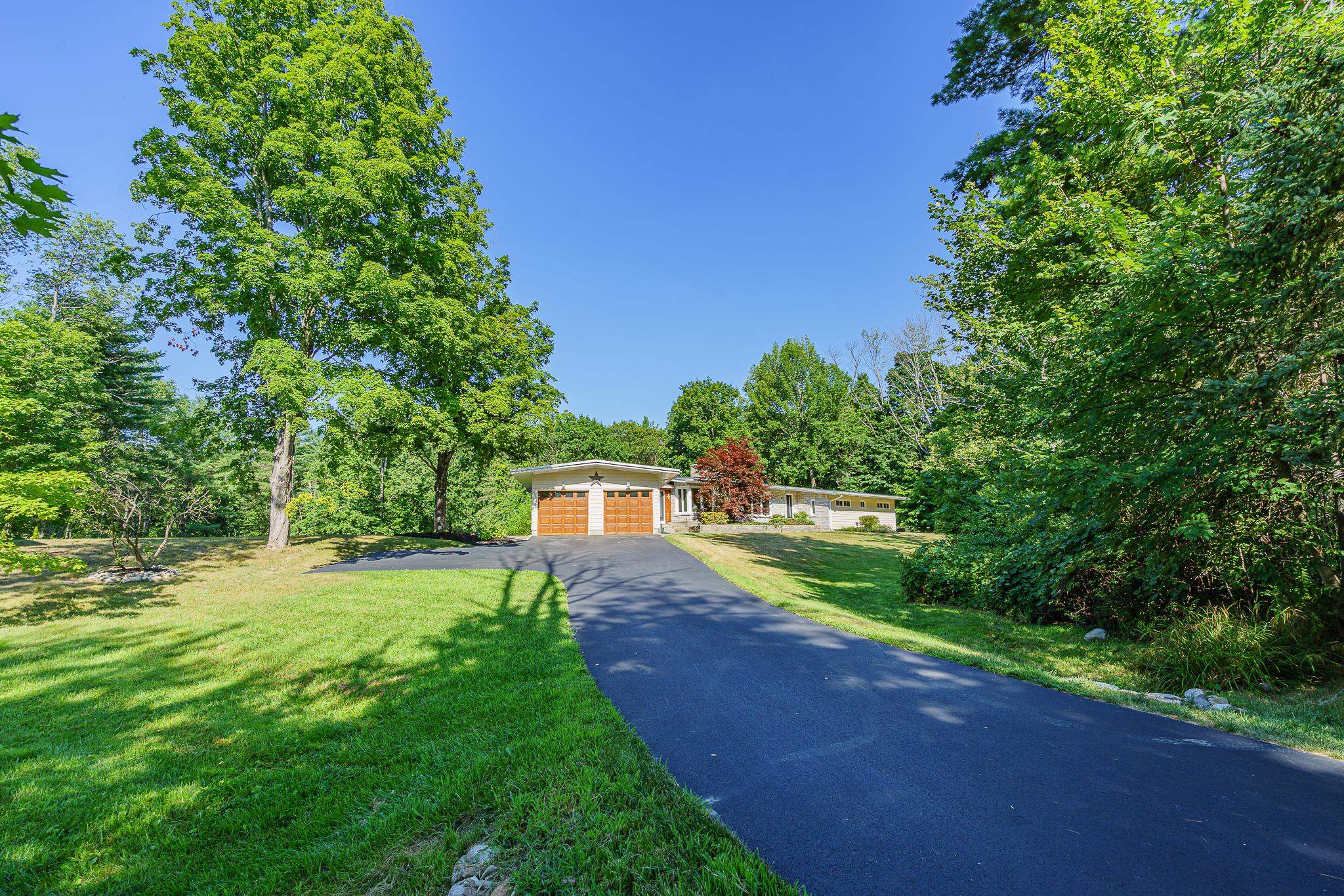 328 Wallace Road Bedford, NH 03110 - Photo 25 of 37