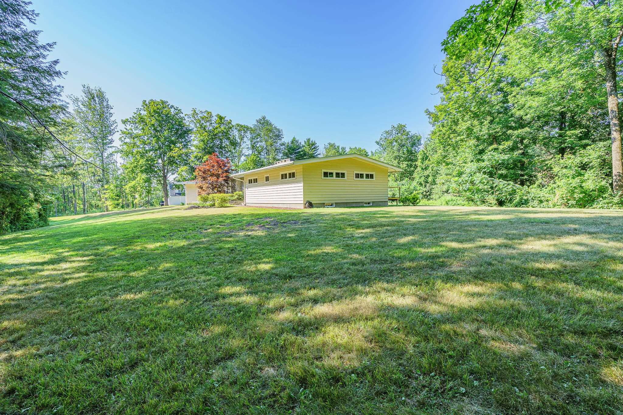 328 Wallace Road Bedford, NH 03110 - Photo 28 of 37