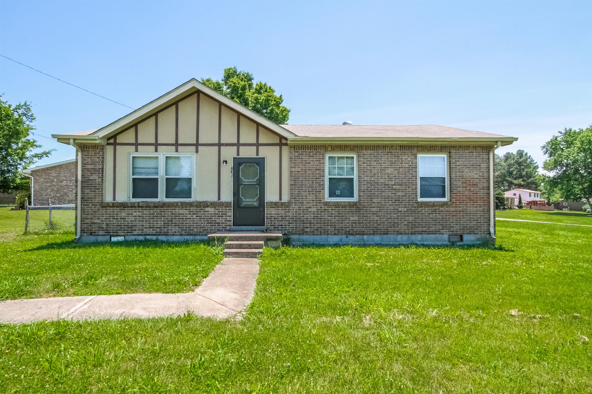 842 Lafayette Road Clarksville, TN 37042 - Photo 1 of 27 Gallery Image 1