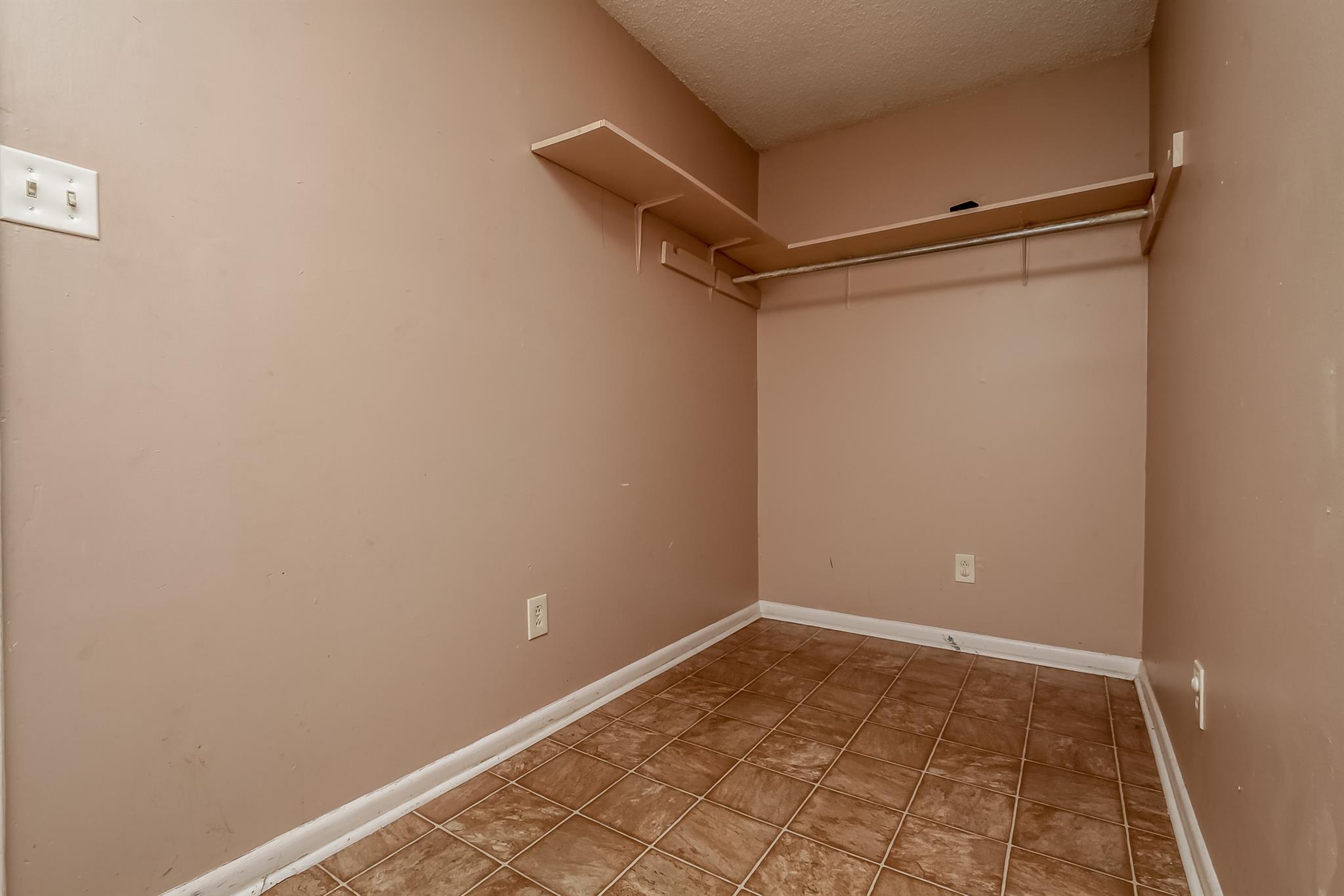 842 Lafayette Road Clarksville, TN 37042 - Photo 13 of 27 Gallery Image 13