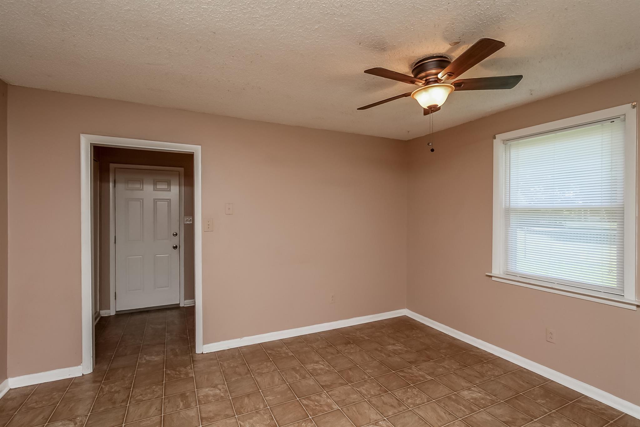 842 Lafayette Road Clarksville, TN 37042 - Photo 9 of 27 Gallery Image 9