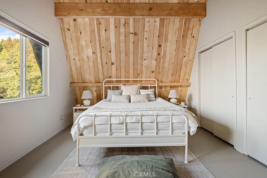 989 Calanda Drive Crestline, CA 92325 - Photo 21 of 30 a bedroom with a bed and a window