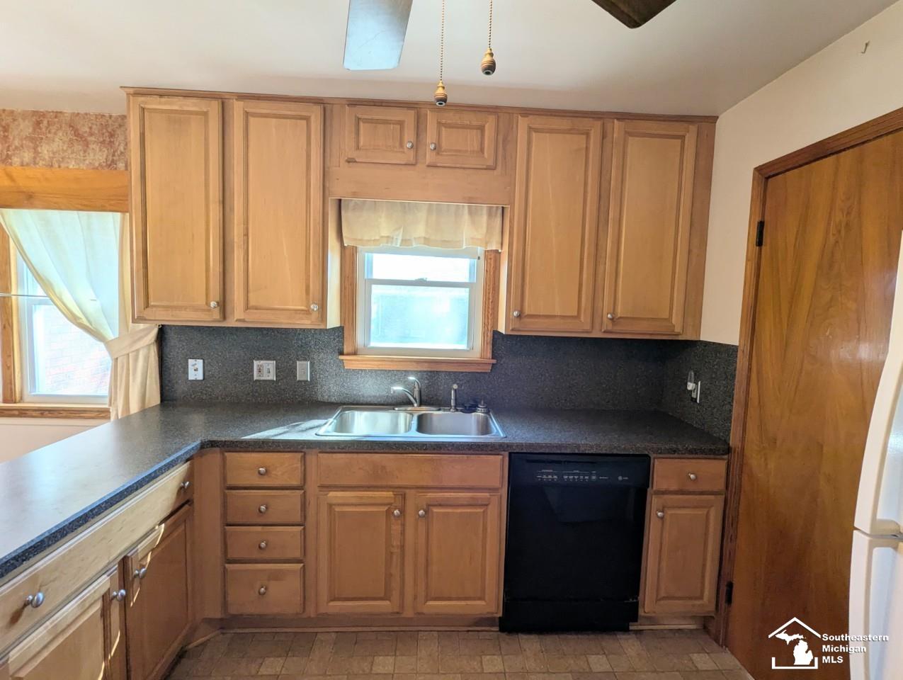 775 Stewart Road Monroe, MI 48162 - Photo 10 of 28 50202874-bb96bc6e-8d31-4729-9925-93afcbfdad5e.JPG