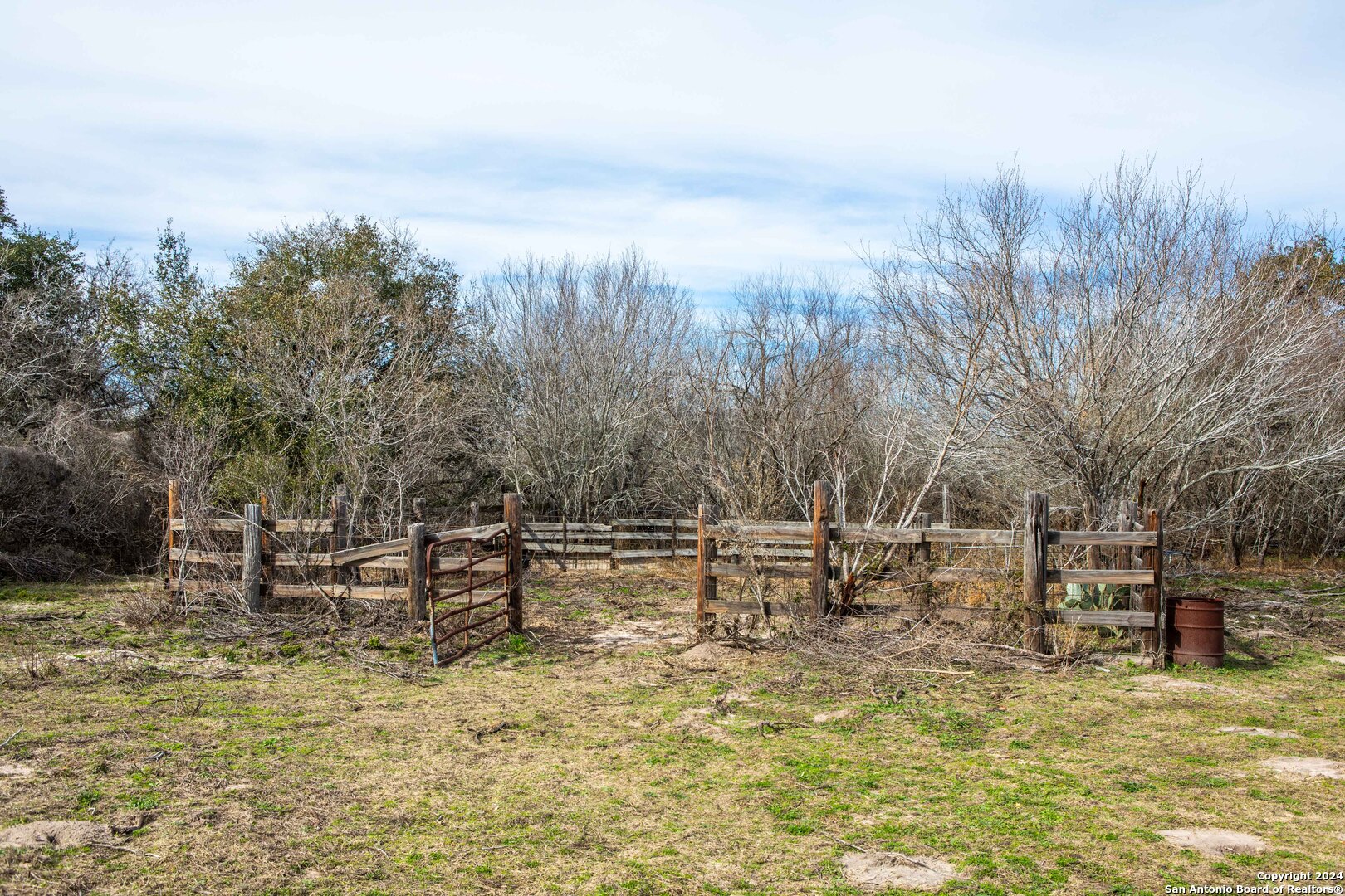 8684 Mineral Cemetery Road Beeville, TX 78102 - Photo 3 of 38 a view of outdoor space with garden